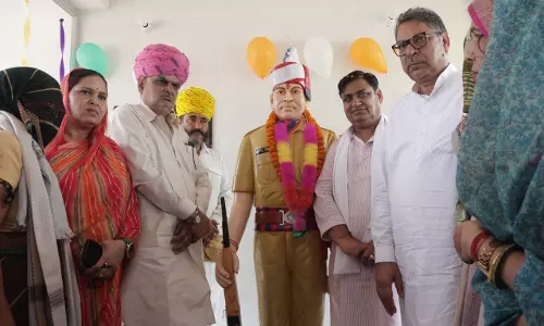 Jaipur: नगरीय विकास मंत्री ने अमर शहीद सैनिक की प्रतिमा का किया अनावरण Jaipur: नगरीय विकास मंत्री ने अमर शहीद सैनिक की प्रतिमा का किया अनावरण
