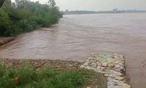 Nawanshahr में सतलुज बांध पर ग्रामीणों और सेना की निगरानी Nawanshahr में सतलुज बांध पर ग्रामीणों और सेना की निगरानी