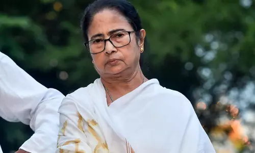 Kolkata: ममता बनर्जी ने किया हजारिका को नमन