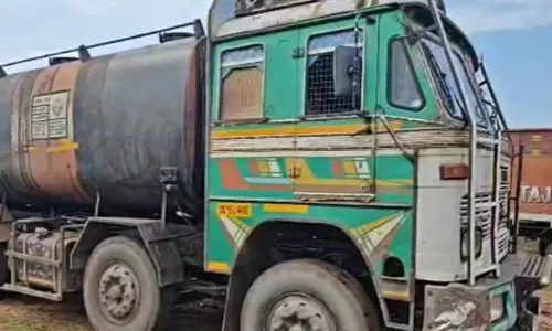 केमिकल टैंकर ने कुचला, बाइक सवार की मौत