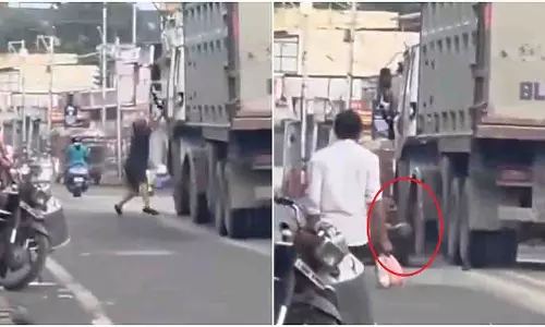 Dehradun: तेज़ रफ्तार डंपर रोकने के लिए बाइक सवार ने लगाई जान की बाज़ी