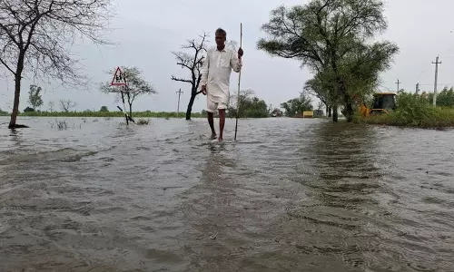 Haryana : बाढ़ प्रभावित हिसार के गांवों में पानी के बहाव को लेकर झड़प, स्थिति तनावपूर्ण