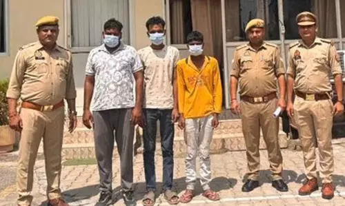 Greater Noida: पुलिस ने अवैध पटाखा निर्माण रैकेट पकड़ा