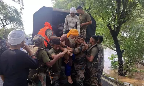 Haryana : अमृतसर प्रशासन ने बाढ़ प्रभावित क्षेत्रों में बुजुर्गों और बच्चों की स्वास्थ्य सेवा को प्राथमिकता दी