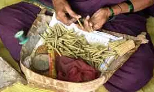 बीड़ी पर जीएसटी कटौती से स्वास्थ्य विशेषज्ञ चिंतित बीड़ी पर जीएसटी कटौती से स्वास्थ्य विशेषज्ञ चिंतित