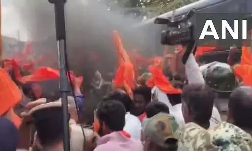 गणेश विसर्जन के दौरान पथराव के बाद कर्नाटक के मांड्या में तनाव गणेश विसर्जन के दौरान पथराव के बाद कर्नाटक के मांड्या में तनाव