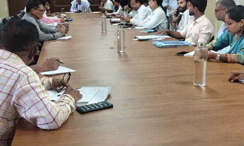 Khairthal: अतिरिक्त जिला कलेक्टर ने ली साप्ताहिक समीक्षा बैठक