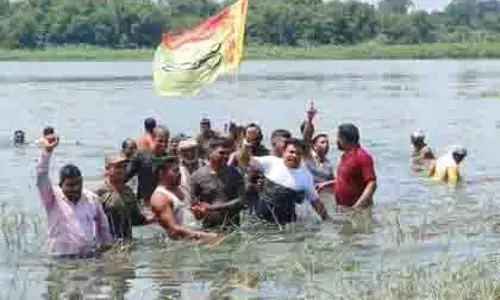 भूमि विवाद को लेकर बवाल, Jharkhand में ग्रामीणों और पुलिस के बीच तनातनी भूमि विवाद को लेकर बवाल, Jharkhand में ग्रामीणों और पुलिस के बीच तनातनी