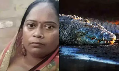 Kanpur: पति से झगड़े के बाद गंगा में कूदी महिला, मगरमच्छ से हुआ सामना Kanpur: पति से झगड़े के बाद गंगा में कूदी महिला, मगरमच्छ से हुआ सामना