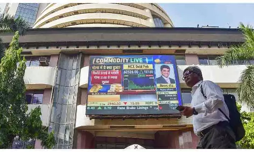 बाजार में उतार-चढ़ाव, Sensex सपाट बंद, ऑटो सेक्टर में तेजी