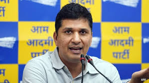 AAP नेता सौरभ भारद्वाज का दावा: रेखा गुप्ता के पति सरकारी बैठकों में होते हैं शामिल