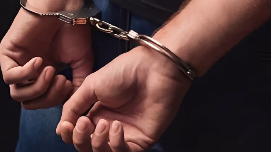 Assam : एनएफआर ने तीन दलालों को गिरफ्तार किया, एक लाख रुपये से अधिक मूल्य के रेल टिकट जब्त किए Assam : एनएफआर ने तीन दलालों को गिरफ्तार किया, एक लाख रुपये से अधिक मूल्य के रेल टिकट जब्त किए
