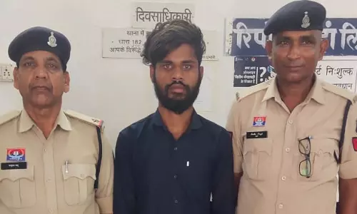कत्तानुमा चाकू लेकर खरोरा नगर में घूम रहा था युवक, अरेस्ट
