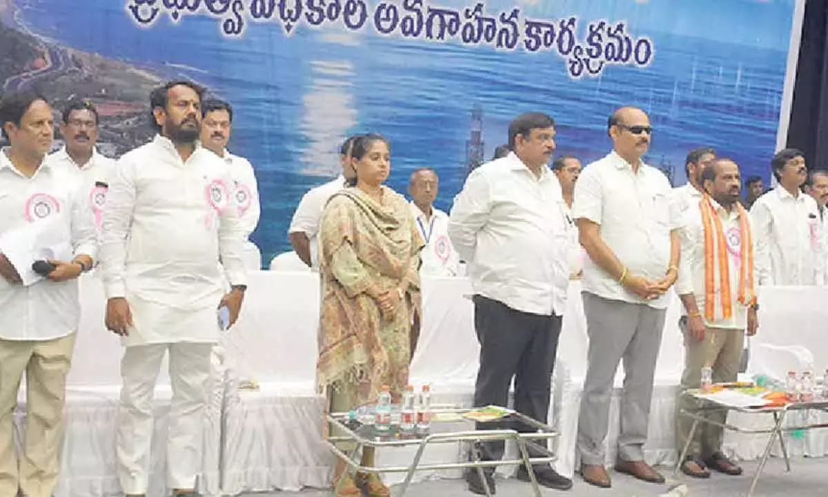 Andhra: मंत्रियों ने राजाका समुदाय के जीवन स्तर में सुधार का आश्वासन दिया Andhra: मंत्रियों ने राजाका समुदाय के जीवन स्तर में सुधार का आश्वासन दिया