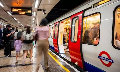 ट्यूब हड़ताल से London के यात्रियों को यात्रा में भारी अव्यवस्था का सामना करना पड़ रहा