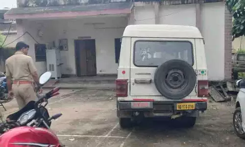 बारगढ़ चेकपोस्ट पर दुर्घटना, ओडिशा पुलिस SI घायल बारगढ़ चेकपोस्ट पर दुर्घटना, ओडिशा पुलिस SI घायल