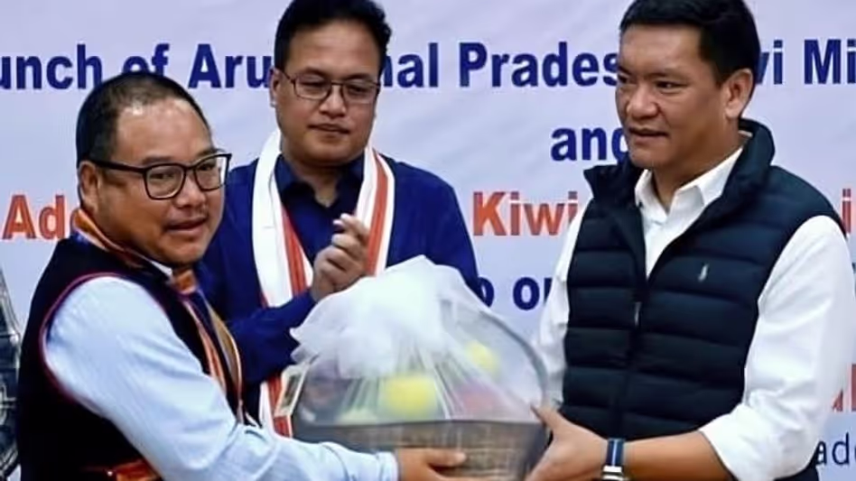 Arunachal : शेरगांव के सेब किसान को सीएम पेमा खांडू ने महीने की फसल से सम्मानित किया Arunachal : शेरगांव के सेब किसान को सीएम पेमा खांडू ने महीने की फसल से सम्मानित किया