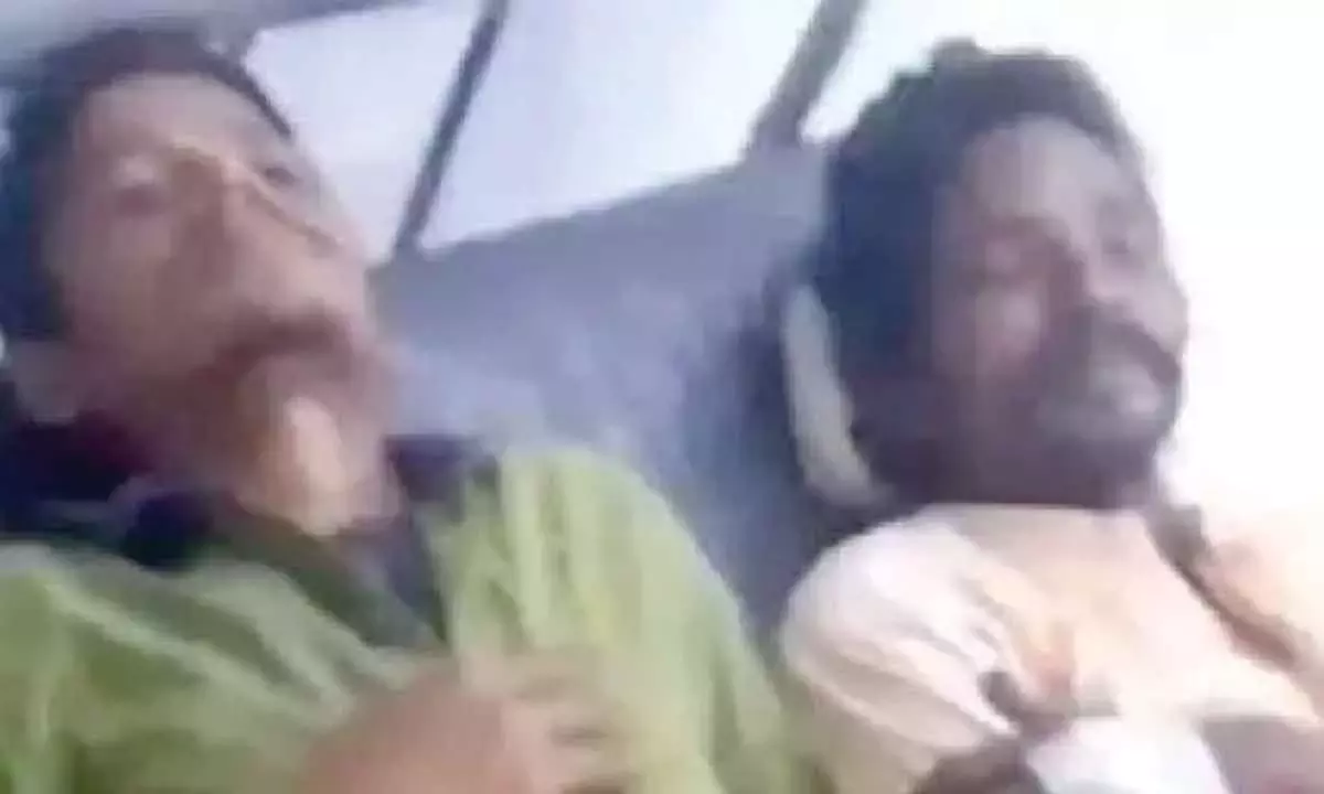 Andhra: कम कीमतों के कारण दो प्याज किसानों ने आत्महत्या का प्रयास किया Andhra: कम कीमतों के कारण दो प्याज किसानों ने आत्महत्या का प्रयास किया