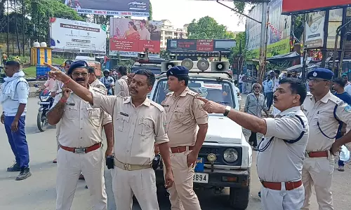 Dhanbad: टोटो-ऑटो चालकों पर कार्रवाई, 50 वाहन जब्त Dhanbad: टोटो-ऑटो चालकों पर कार्रवाई, 50 वाहन जब्त