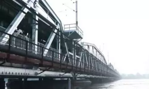 Delhi में यमुना खतरे के निशान से नीचे बह रही