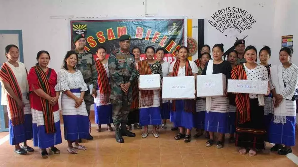 Nagaland : एआर ने डिजिटल उपकरणों के साथ मेलुरी महिला समाज का समर्थन किया Nagaland : एआर ने डिजिटल उपकरणों के साथ मेलुरी महिला समाज का समर्थन किया