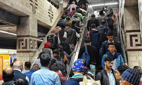 Kolkata: तकनीकी खराबी के कारण मेट्रो सेवा बाधित Kolkata: तकनीकी खराबी के कारण मेट्रो सेवा बाधित