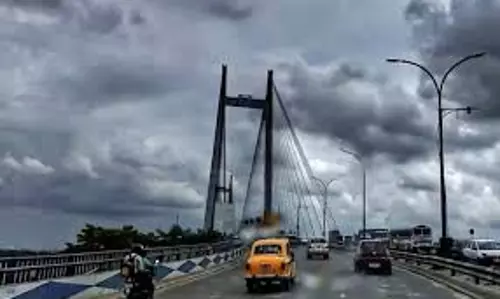 Kolkata: दक्षिण बंगाल में उमस और गर्मी का असर जारी Kolkata: दक्षिण बंगाल में उमस और गर्मी का असर जारी
