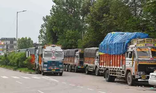 Shimla में 140 संपर्क सड़कें अवरुद्ध