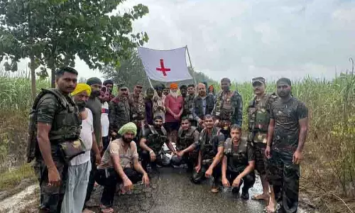 सेना, CMCH ने गुरदासपुर जिले में बाढ़ राहत शिविर का आयोजन किया