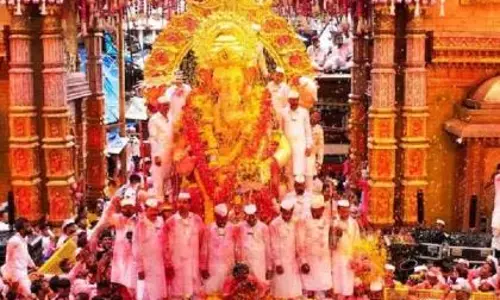 Lalbaugcha Raja विसर्जन के दौरान चोरों ने लूटे 100 मोबाइल फोन और सोने की चेन