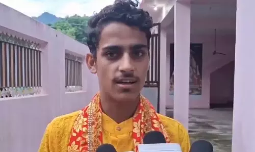 Jammu: भजन रिलीज़ के मौके पर शालू डोगरा और उदय कुमार की प्रस्तुति Jammu: भजन रिलीज़ के मौके पर शालू डोगरा और उदय कुमार की प्रस्तुति