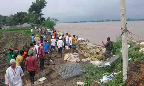 प्रशासन, सेना और स्थानीय लोग Dhussi बंद को मजबूत करने के लिए हर संभव प्रयास कर रहे प्रशासन, सेना और स्थानीय लोग Dhussi बंद को मजबूत करने के लिए हर संभव प्रयास कर रहे