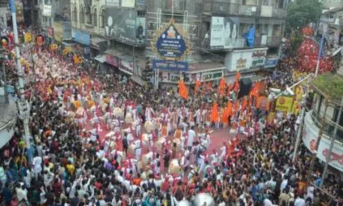विसर्जन जुलूस में गड़बड़ी, मंडलों ने पुलिस के प्रति जताई नाराजगी