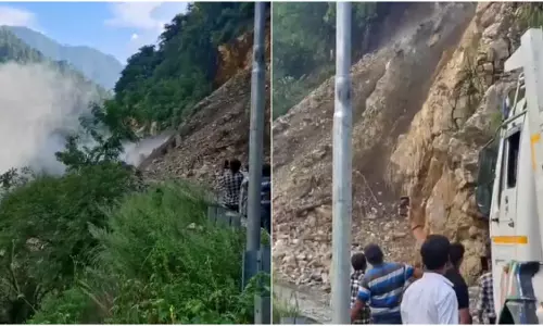 Uttarkashi: गंगोत्री हाईवे पर नालूपानी भूस्खलन से यातायात ठप