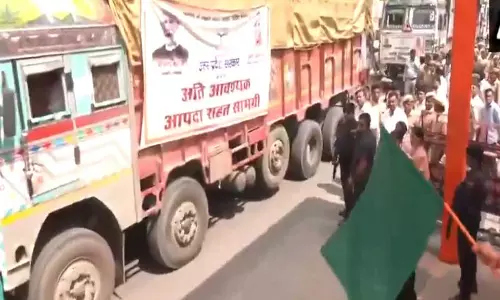 UP के सीएम योगी ने बाढ़ प्रभावित राज्यों के लिए राहत सामग्री से भरे 48 ट्रकों को हरी झंडी दिखाई
