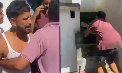 पुलिस को धक्का देकर भागा रेप का आरोपी.. वीडियो वायरल पुलिस को धक्का देकर भागा रेप का आरोपी.. वीडियो वायरल