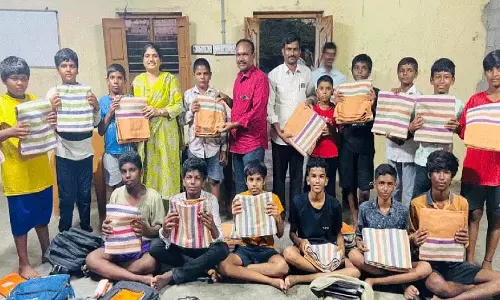 छात्रों को मेनू के अनुसार भोजन उपलब्ध कराया जाना चाहिए: Sasikala छात्रों को मेनू के अनुसार भोजन उपलब्ध कराया जाना चाहिए: Sasikala