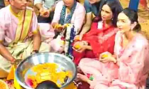 Rakul Preet Singh: काशी की अपनी धार्मिक यात्रा के दौरान गंगा आरती की Rakul Preet Singh: काशी की अपनी धार्मिक यात्रा के दौरान गंगा आरती की