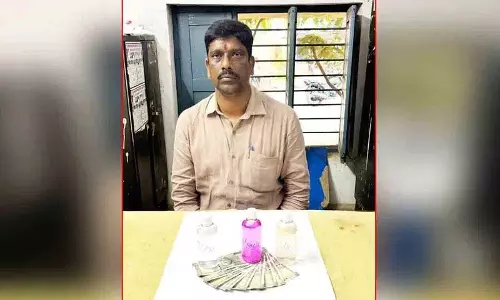 Revenue Inspector 5 हजार रुपये की रिश्वत लेते पकड़ा गया Revenue Inspector 5 हजार रुपये की रिश्वत लेते पकड़ा गया