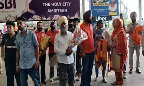एशिया कप जीतकर अमृतसर लौटे दिलप्रीत सिंह, एयरपोर्ट पर भव्य स्वागत