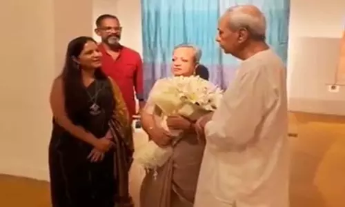 दिल्ली में आर्ट एग्जीबिशन देखने पहुंचे नवीन पटनायक, कलाकारों की सराहना दिल्ली में आर्ट एग्जीबिशन देखने पहुंचे नवीन पटनायक, कलाकारों की सराहना