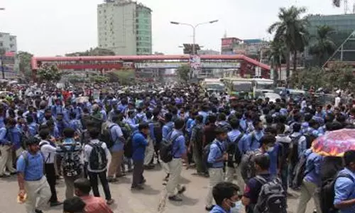 बकाया वेतन के विरोध में 600 से अधिक श्रमिकों का प्रदर्शन