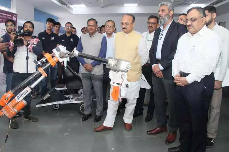 शिक्षा मंत्री ने टेक विश्वविद्यालय में स्वच्छ ऊर्जा प्रयोगशाला का उद्घाटन किया शिक्षा मंत्री ने टेक विश्वविद्यालय में स्वच्छ ऊर्जा प्रयोगशाला का उद्घाटन किया
