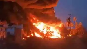 Haryana: विशाल मेगा मार्ट में लगी भीषण आग, दूर-दूर तक फैला धुआं Haryana: विशाल मेगा मार्ट में लगी भीषण आग, दूर-दूर तक फैला धुआं