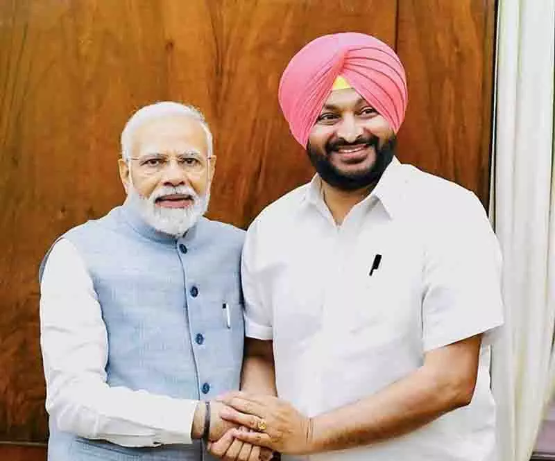 रवनीत बिट्टू का बढ़ता प्रभाव, पंजाब और हिमाचल में बाढ़ सर्वेक्षण के लिए PM Modi के साथ जाएंगे बीजेपी सांसद रवनीत बिट्टू का बढ़ता प्रभाव, पंजाब और हिमाचल में बाढ़ सर्वेक्षण के लिए PM Modi के साथ जाएंगे बीजेपी सांसद