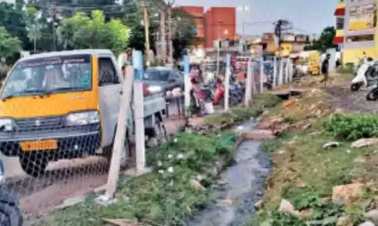 Chitlapakkam के निवासी पक्की पार्किंग और खुली खाई बंद करने की मांग कर रहे Chitlapakkam के निवासी पक्की पार्किंग और खुली खाई बंद करने की मांग कर रहे