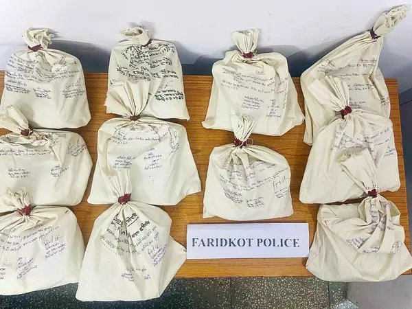 पंजाब के Faridkot में 12 किलोग्राम से अधिक हेरोइन के साथ दो लोग गिरफ्तार पंजाब के Faridkot में 12 किलोग्राम से अधिक हेरोइन के साथ दो लोग गिरफ्तार