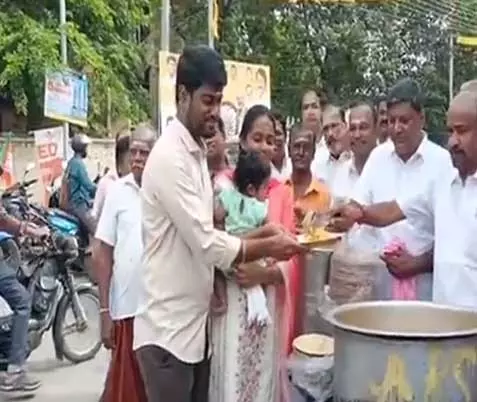उपराष्ट्रपति चुनाव: राधाकृष्णन के गृहनगर में खाने-पीने के स्टॉल, पटाखे और प्रार्थनाएं उपराष्ट्रपति चुनाव: राधाकृष्णन के गृहनगर में खाने-पीने के स्टॉल, पटाखे और प्रार्थनाएं