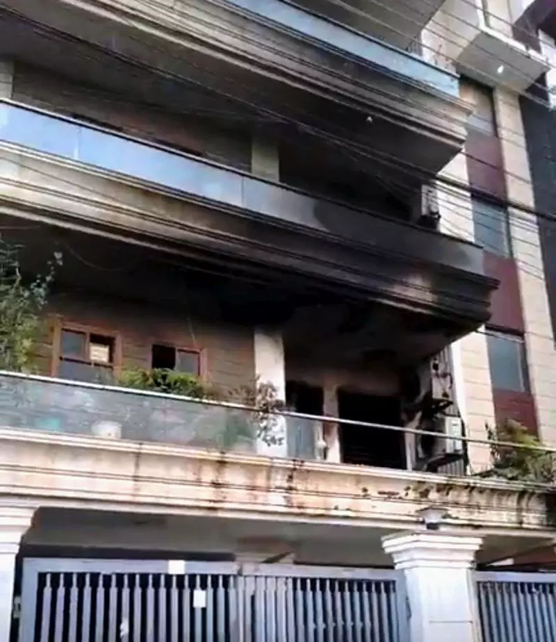 Faridabad में एसी कंप्रेसर फटने से एक ही परिवार के तीन लोगों की मौत Faridabad में एसी कंप्रेसर फटने से एक ही परिवार के तीन लोगों की मौत
