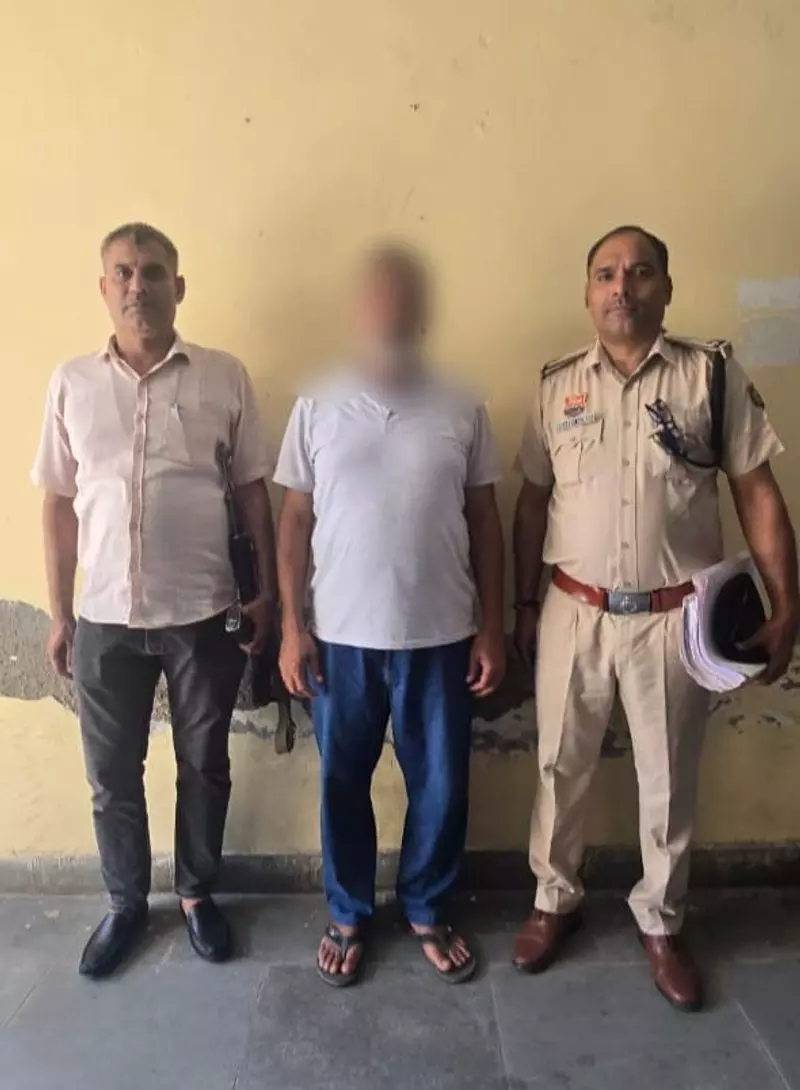 झज्जर पुलिस ने Punjab से अंतरराज्यीय शराब तस्करी गिरोह के सरगना को गिरफ्तार किया झज्जर पुलिस ने Punjab से अंतरराज्यीय शराब तस्करी गिरोह के सरगना को गिरफ्तार किया